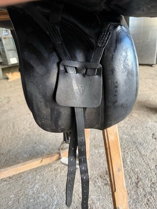 Montura de cuero inglesa negra