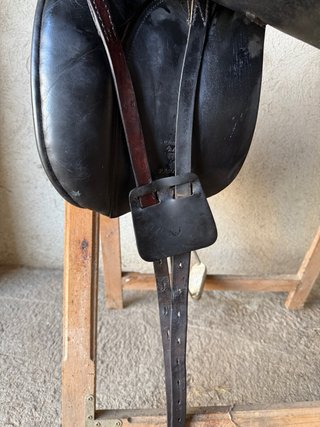 Montura de cuero inglesa negra