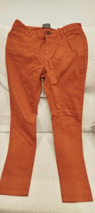 Pantalón pitillo skinny color teja