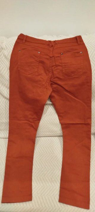 Pantalón pitillo skinny color teja