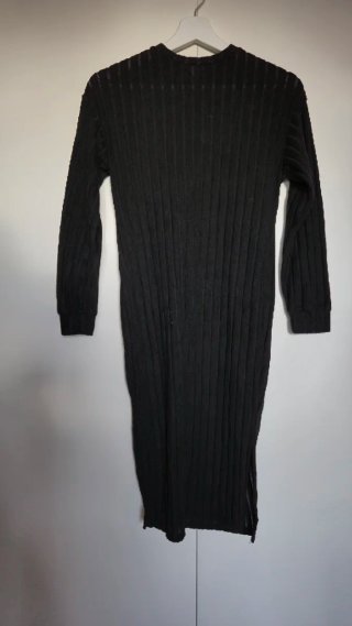 Vestido midi de punto canalé negro