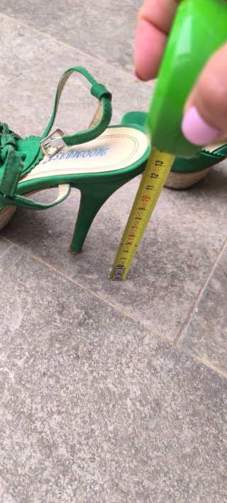 Sandalias MOOMBASA verdes tacón