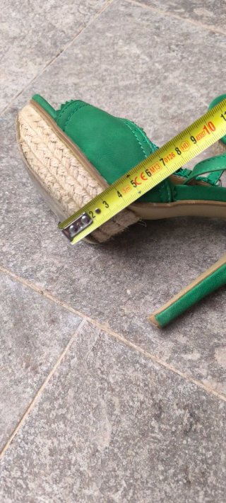 Sandalias MOOMBASA verdes tacón