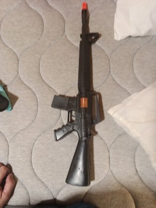 Ametralladora de juguete con mira