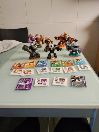 Skylanders Giants: Juego + Portal + 16 Figuras