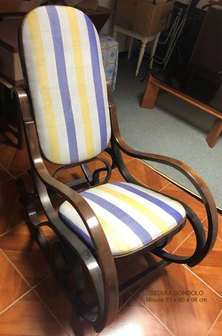 Sedia a dondolo Thonet in legno
