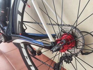 Bicicleta de carretera BH carbono