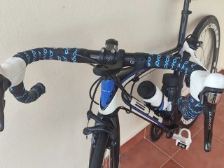 Bicicleta de carretera BH carbono