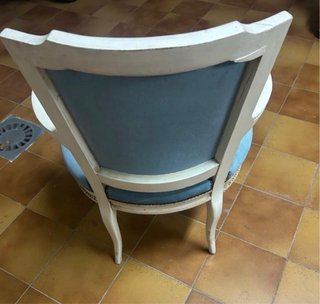 Sillón estilo Luis XV azul y Marfil