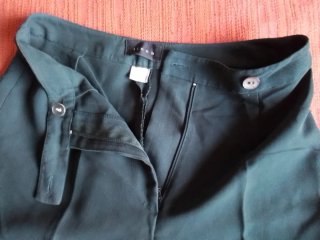Pantalón mujer "Línea" verde botella. Versátil.