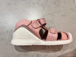 Sandalias Biomecanics rosas talla 21