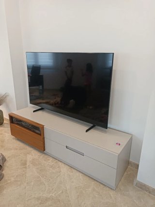 Mueble TV topo y madera nogal