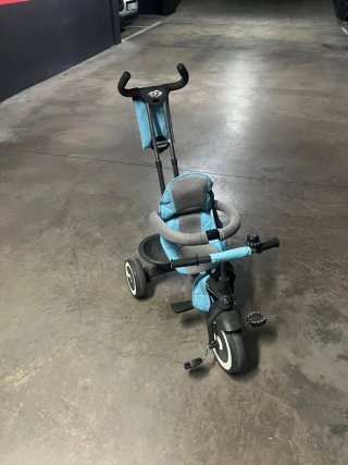 Triciclo infantil azul