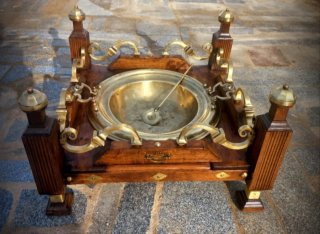 Brasero antiguo madera y dorados