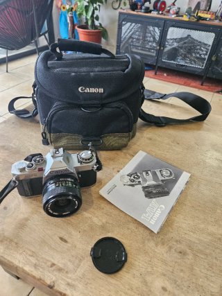 Cámara Analógica Canon AV-1 + Bolso