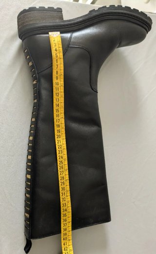 Botas altas de piel negras