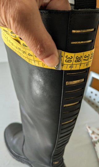 Botas altas de piel negras