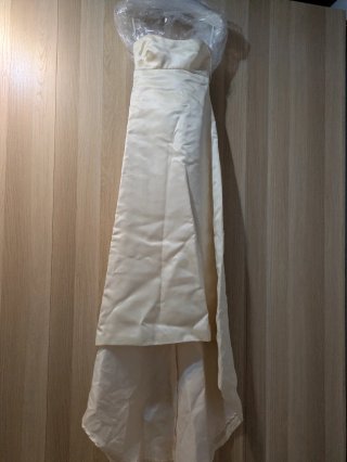 Vestido de Novia color Marfil con cancan