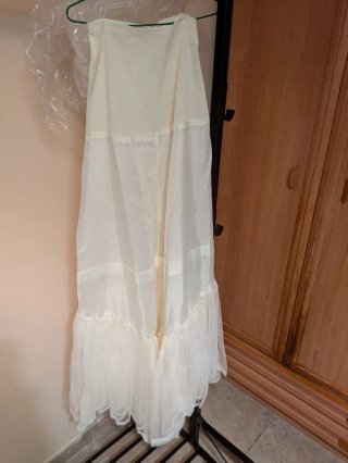 Vestido de Novia color Marfil con cancan