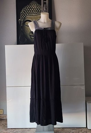 Vestido boho con escote cuadrado. Talla S