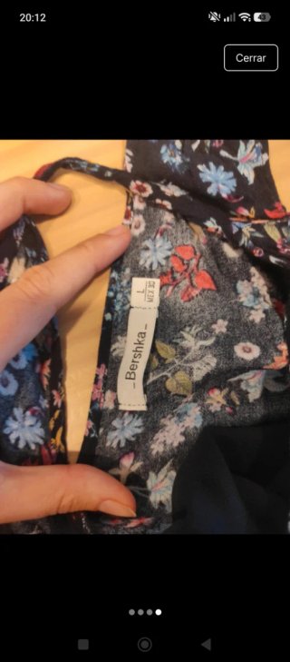 Camiseta Bershka flores