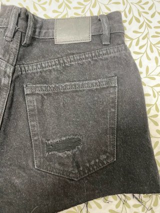 Shorts vaqueros negros rotos Talla M