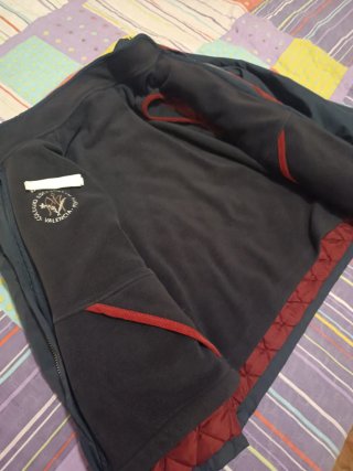 Parka y chaleco del colegio ESCLAVAS DE MARIA.