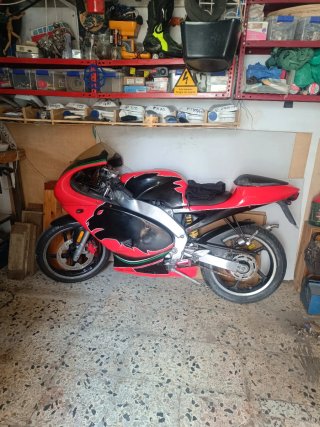 Aprilia RS50 Negra y Roja