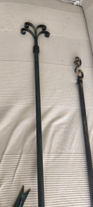 2 Barras de cortina metálicas DIFERENTES