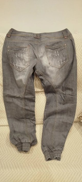 Pantalón vaquero gris bombacho elástico