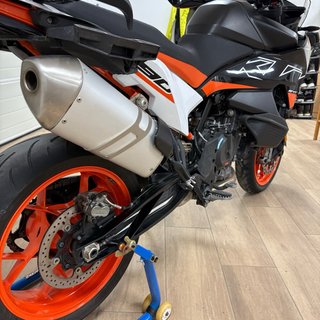 KTM 890 SMT con maletas