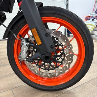 KTM 890 SMT con maletas