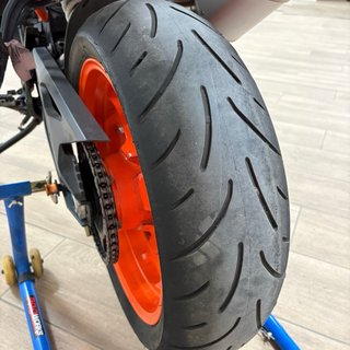 KTM 890 SMT con maletas