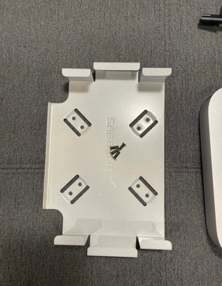 Mac mini M2 2023 + teclado y raton + soporte