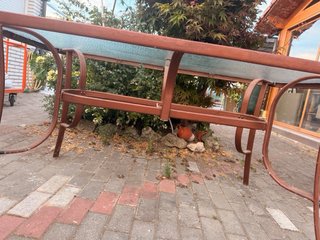 Mesa de jardín y sillas