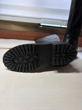 Botas altas negras niña.