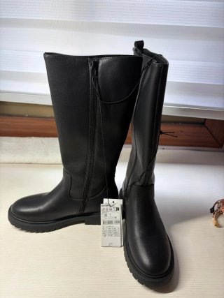 Botas altas negras niña.