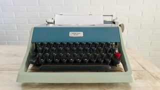 Máquina de escribir vintage Hispano Olivetti