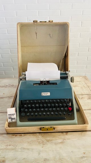 Máquina de escribir vintage Hispano Olivetti