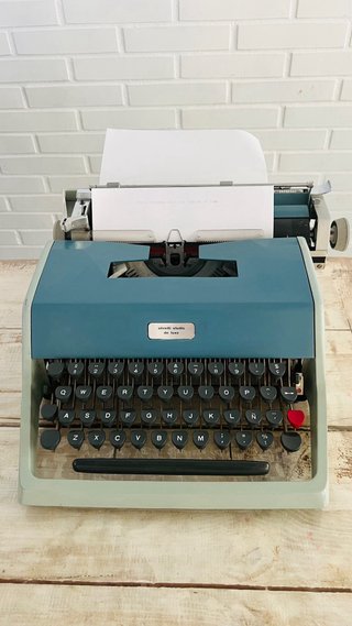 Máquina de escribir vintage Hispano Olivetti