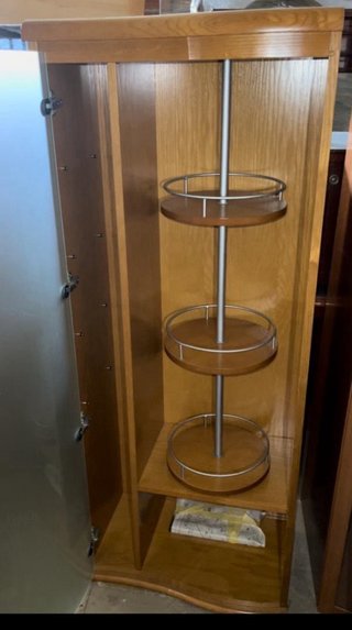 Vitrina de madera y metal