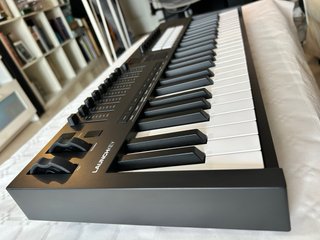 Novation Launchkey MK4 49 Teclado MIDI