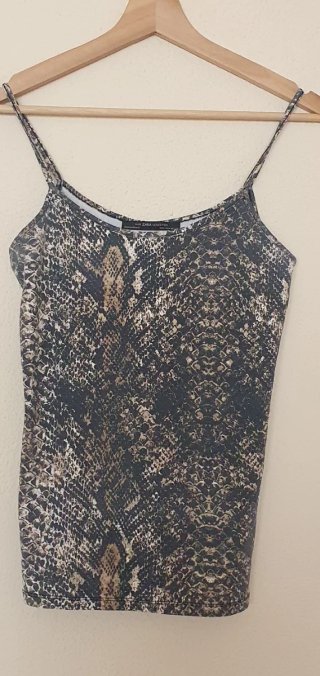 Camiseta tirantes estampado serpiente