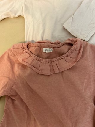 Lote 2 Camisetas con cuello volantes. 2 años