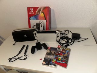 Nintendo Switch OLED + 2 Juegos + SD + funda