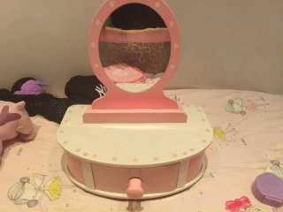 Tocador infantil rosa con espejo