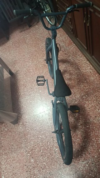 BMX gris en buen estado, precio negociable
