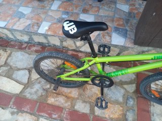 Bicicleta tipo BMX verde
