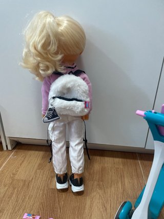 Nancy con patinete y accesorios