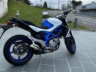 Suzuki Gladius 650 ABS Naked Blanca/Azul